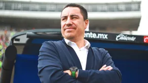 Tras sorpresiva salida de Mejía Barón de Pumas, este será el nuevo rol de Efraín Juárez en el club