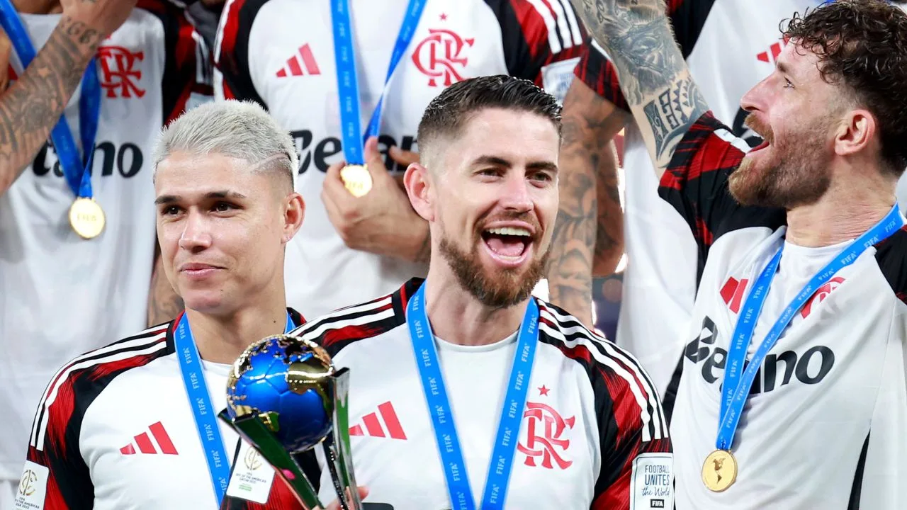 Jorginho, jugador de Flamengo celebra tras obtener la Copa Intercontinental. 