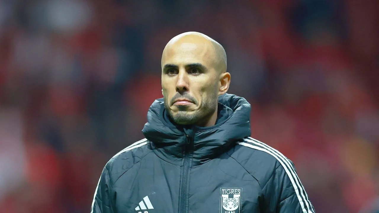 Guido Pizarro, DT de Tigres. 