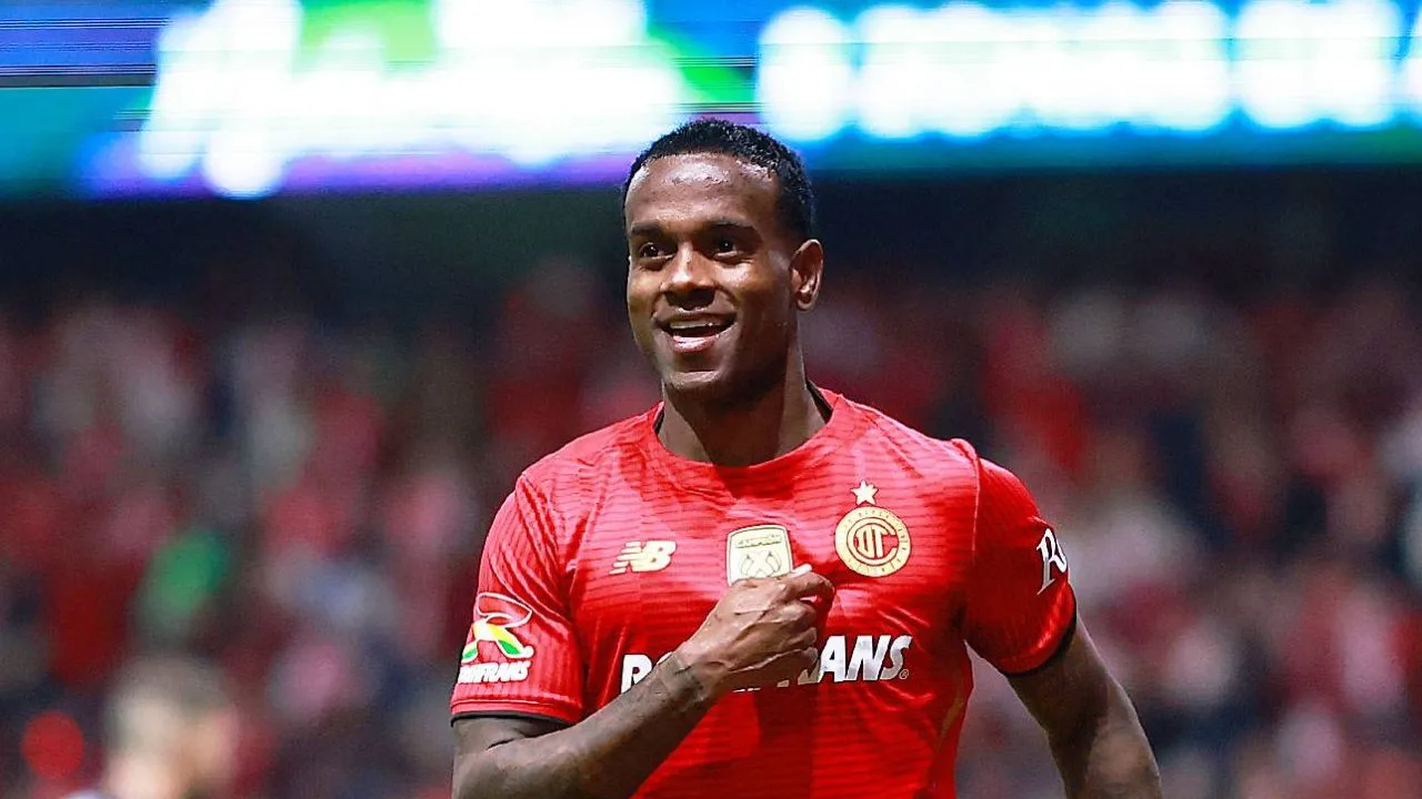 Helinho, jugador del Toluca. 