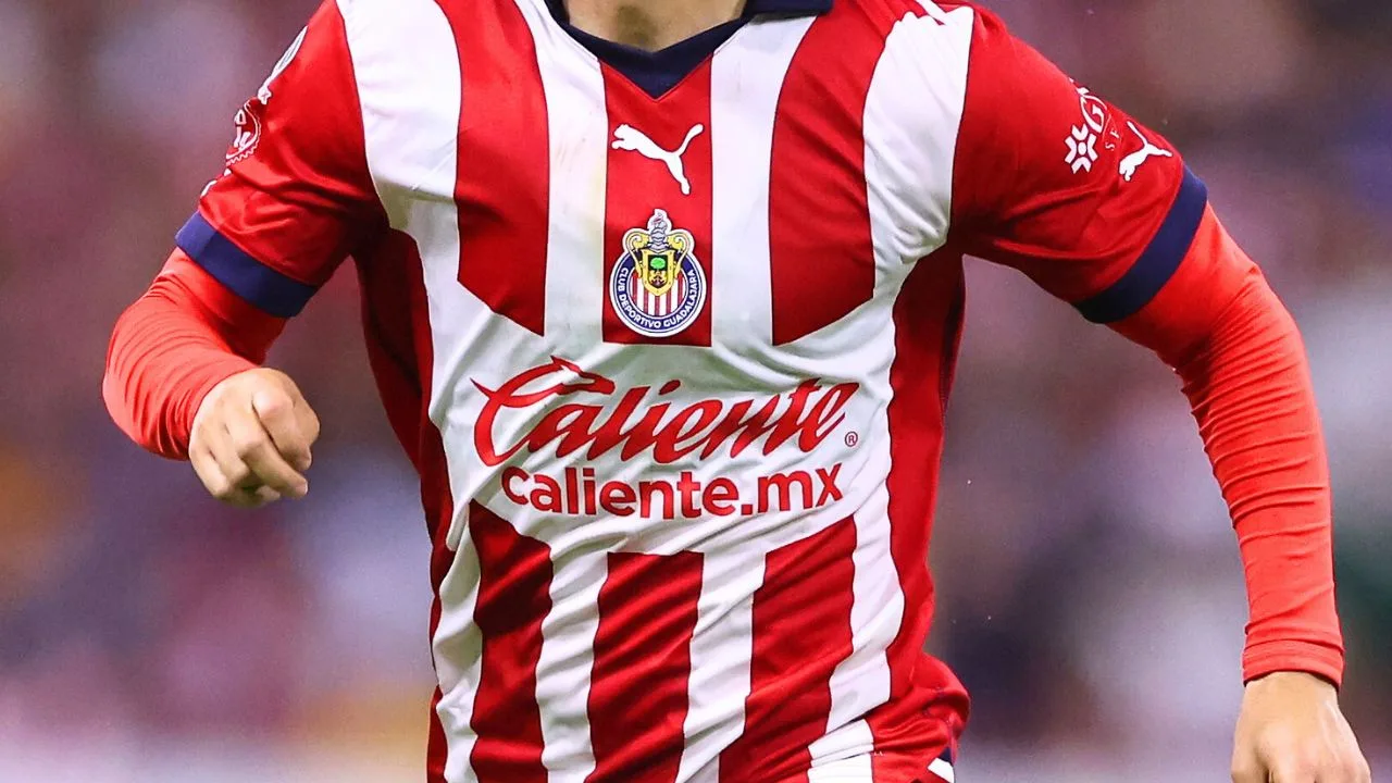 Leyenda de Chivas sigue los pasos de Chicharito y se va del equipo tras más de una década.