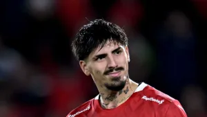 Kevin Lomónaco deja vestido y alborotado al León: Fuego amigo manda al jugador a Europa