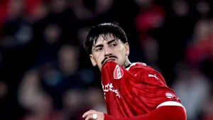 Kevin Lomónaco no llegará al Oviedo por culpa del León: Se cae el fichaje tras atrevida estrategia