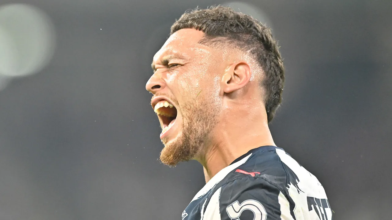 Lucas Ocampos causa baja en Monterrey.