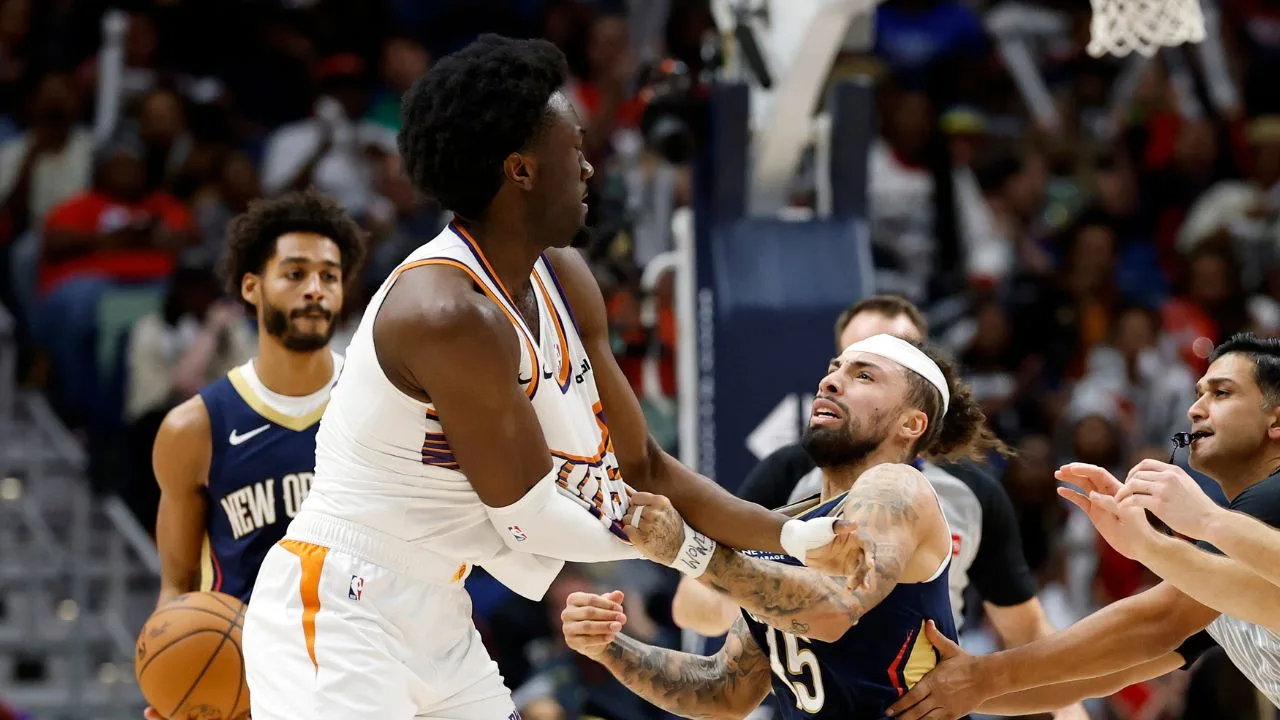 Mark Williams y Jose Alvarado perdieron la cabeza en el duelo de Pelicans vs Suns. 