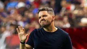 Nicolás Larcamón culpa a Pumas por el fracaso de Cruz Azul pero olvida al Toro Fernández