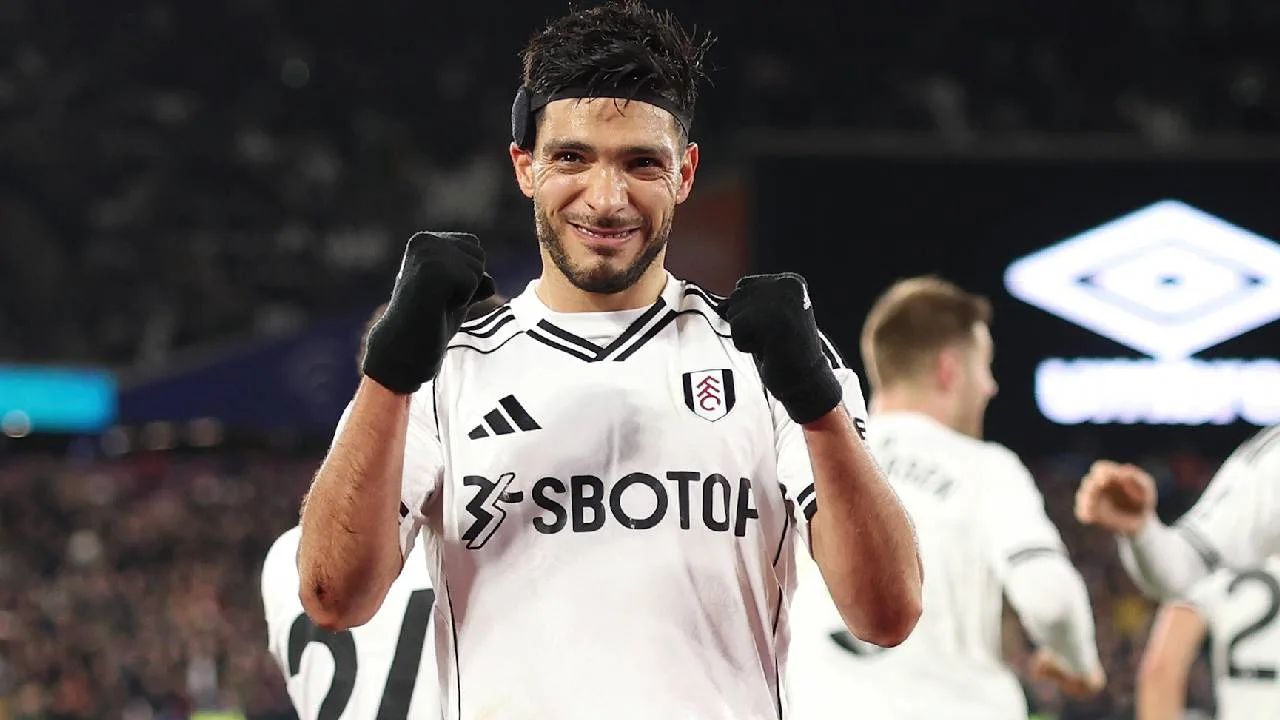 Raúl Jiménez, delantero mexicano.