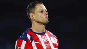 No se retira: Sergio Dipp revela impensable futuro de Chicharito Hernández tras salir de Chivas