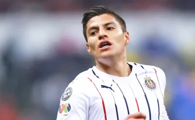 Ronaldo Cisneros y su gran presente fuera de Chivas.