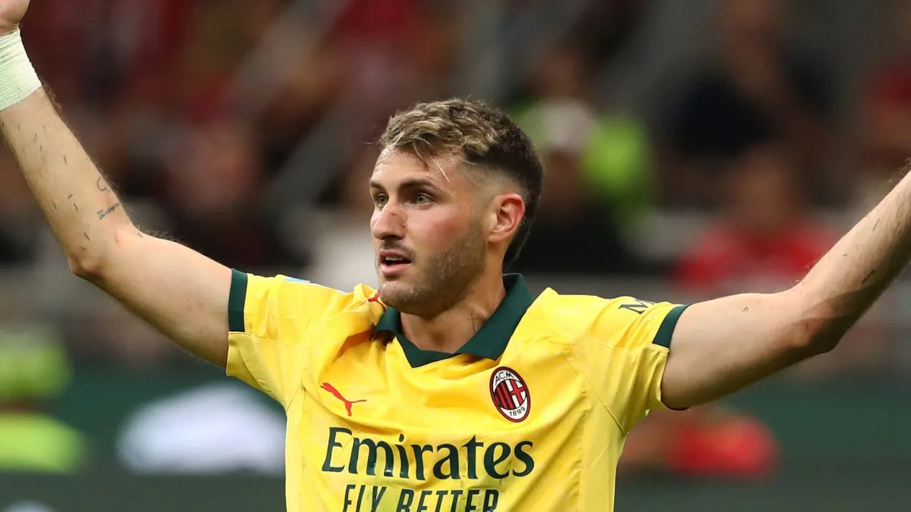 Santiago Gimenez, actual jugador del AC Milan. 