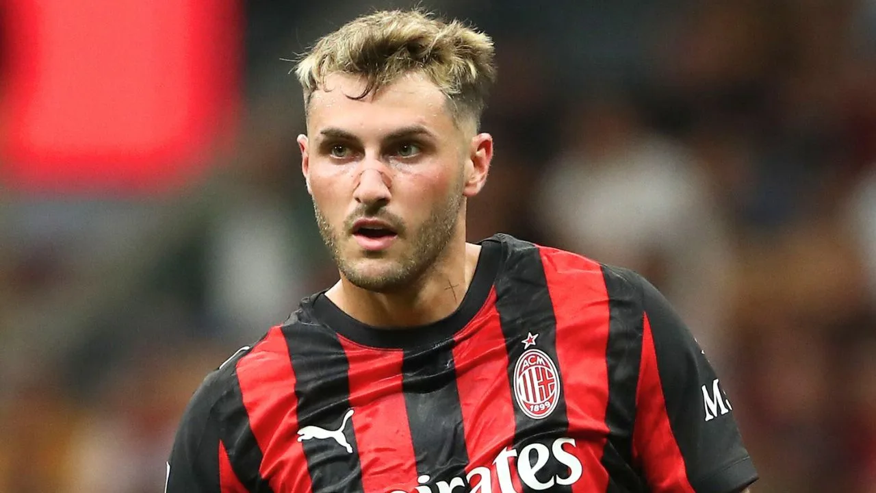 AC Milan le mete presión a Santiago Gimenez y este es el delantero que ficharían.