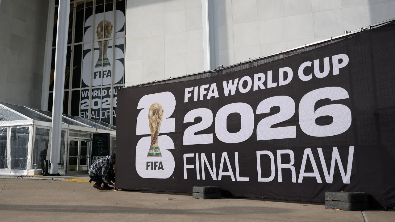 Imagen del exterior del lugar en el que se llevará a cabo el Sortero del Mundial 2026.