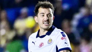 Revelan el brutal motivo por el que nadie quiere fichar a Alan Mozo de Chivas para el Clausura 2026