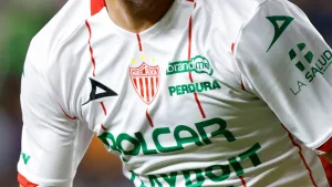 Es extranjero, llegó a Necaxa como refuerzo estelar y saldría del club antes de lo esperado