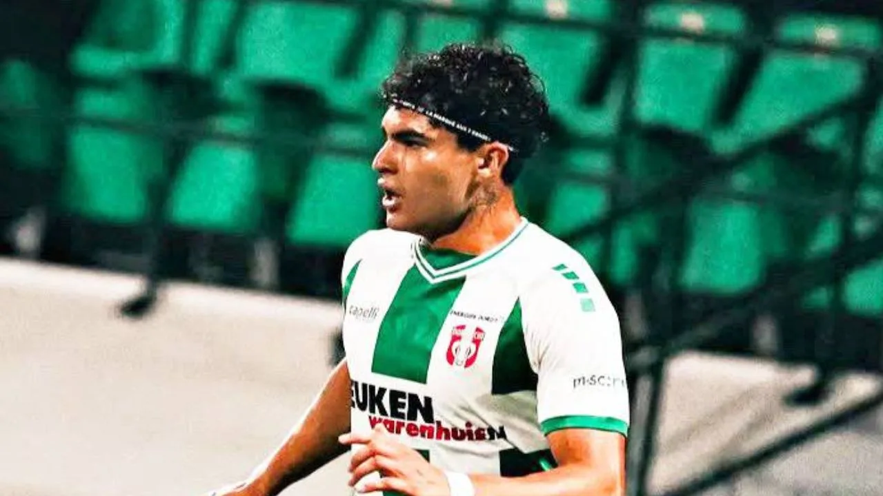 Stephano Carrillo, el mexicano que juega en el Dordrecht en Países Bajos. 