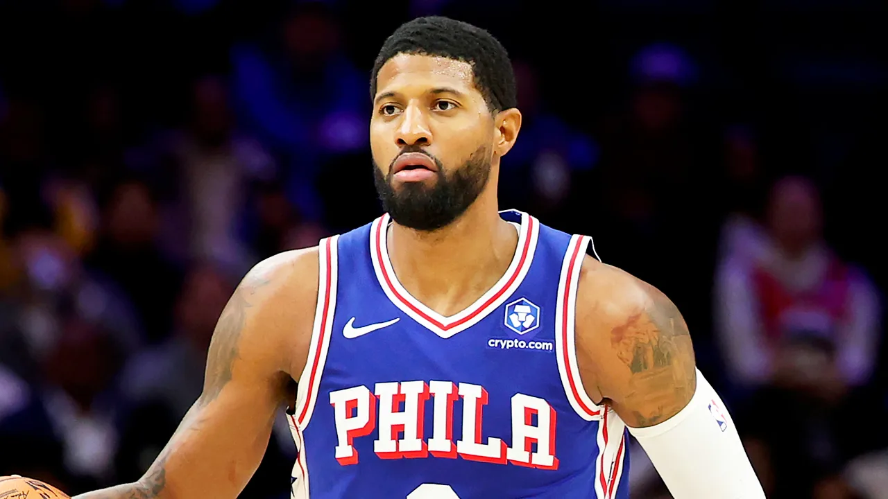 Paul George recibe grave sanción por parte de la NBA.