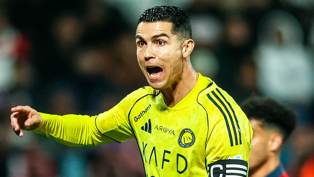 Vandalizan estatua de Cristiano Ronaldo en Portugal.