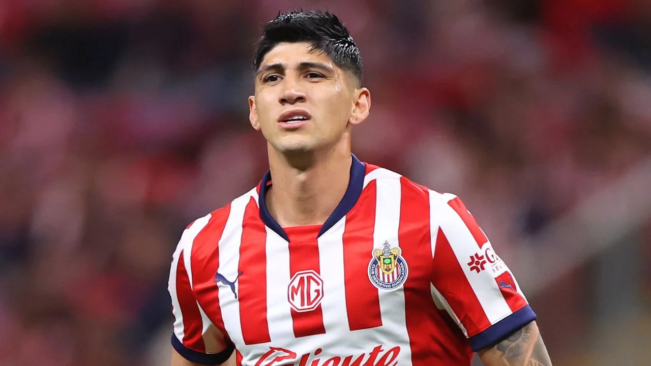 Alan Pulido desafía a Chivas y le manda claro mensaje rumbo al Clausura 2026.