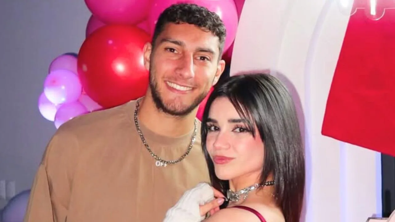 Sebastián Cáceres sufre ‘accidente’ y Alana Flores no para de burlarse del jugador del América.