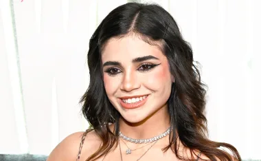 Siendo de una de las grandes figuras del entretenimiento de Latinoamérica, acá te contamos la historia de Alana Flores.