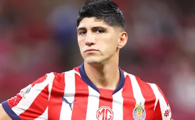 En una de las salidas más conflictivas para Chivas, apareció un interesado en Alan Pulido y nadie lo puede creer.