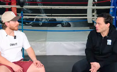 En la previa a su regreso al boxeo, Julio César Chávez Jr. compartió un momento especial en el ring con Aldo de Nigris.