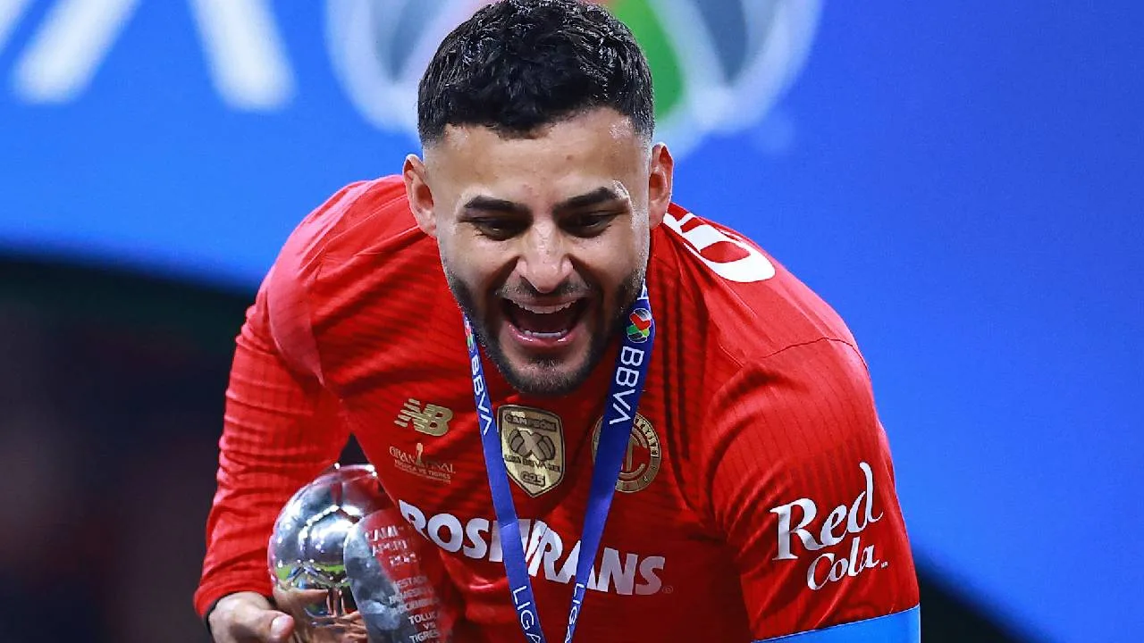 Alexis Vega enloquece e impacta las redes con esta fotografía previo al arranque del Clausura 2026 Alexis Vega, jugador mexicano.