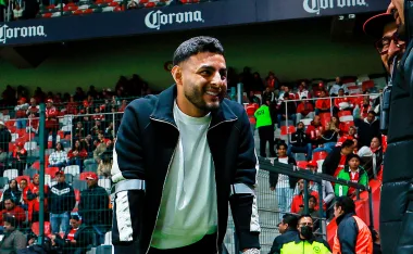 Tras conocerse que causará baja varias semanas por lesión, Alexis Vega se hizo presente igual para apoyar a sus compañeros.