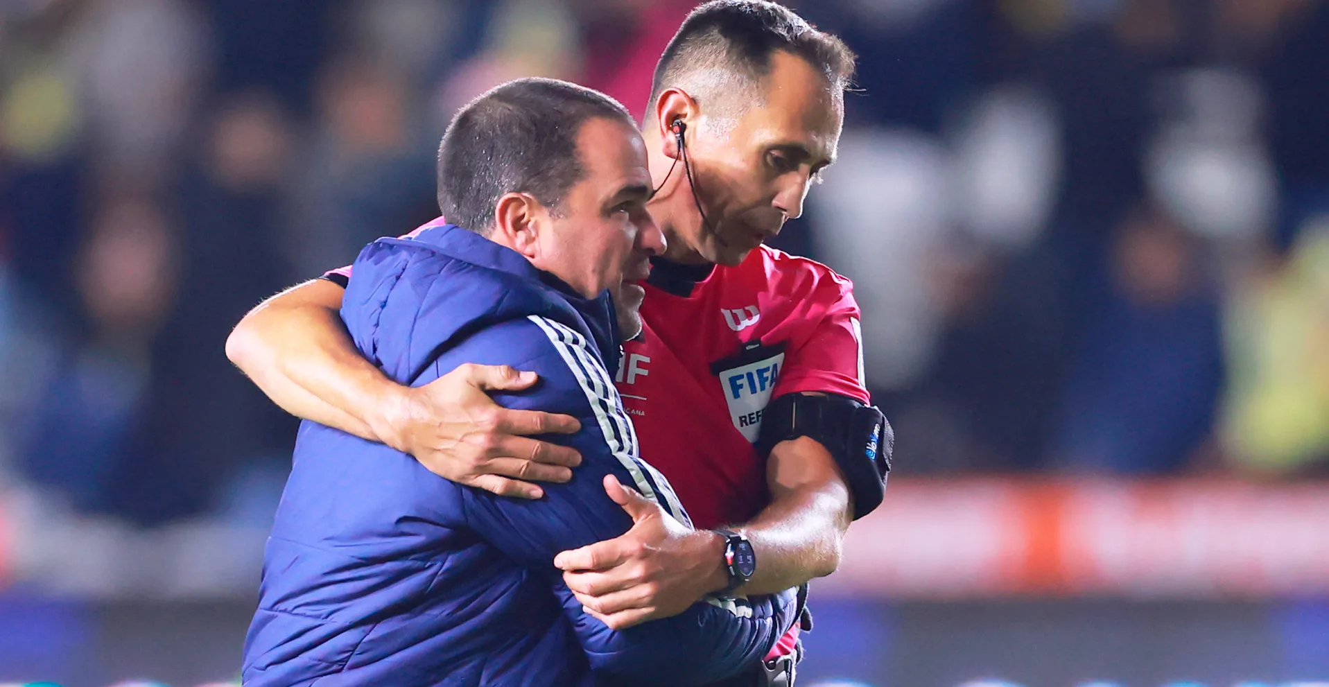 El América no pudo superar al Pachuca, se sintió perjudicado y André Jardine explota con el silbante del juego.