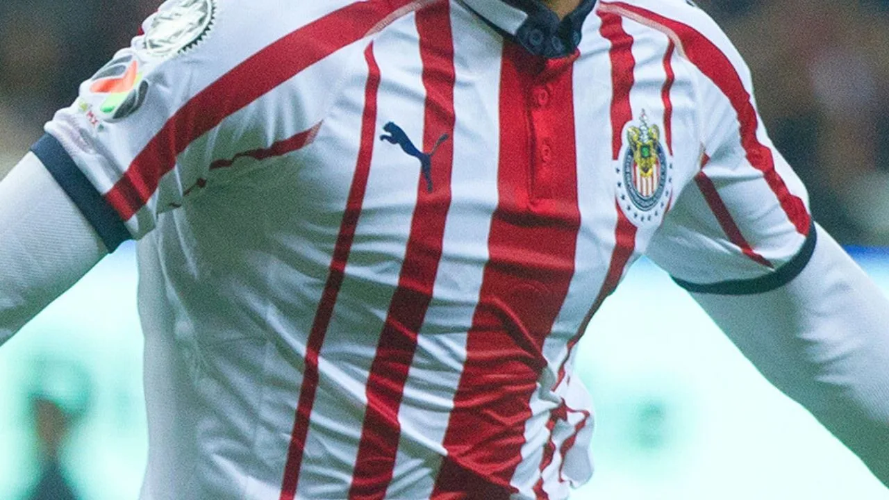 Fue campeón con Chivas, lo corrieron de su último equipo y ahora estaría por fichar con un club extranjero.