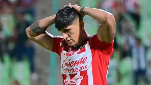 Filtran imagen de Alan Pulido de fiesta previo al debut de Chivas en el Clausura 2026