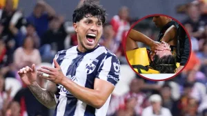 Carlos Salcedo de Rayados reacciona ante espeluznante lesión de Carlos Fierro que le trae malos recuerdos