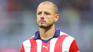 Chicharito se come sus palabras luego de que Chivas lo corrió y realiza algo que juró nunca hacer