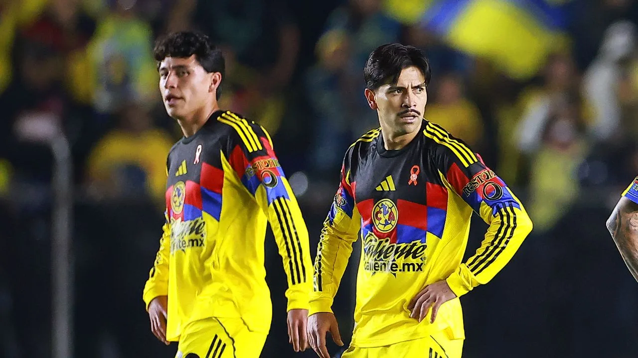 Jugadores del América en partido con Monterrey en el Apertura 2025.