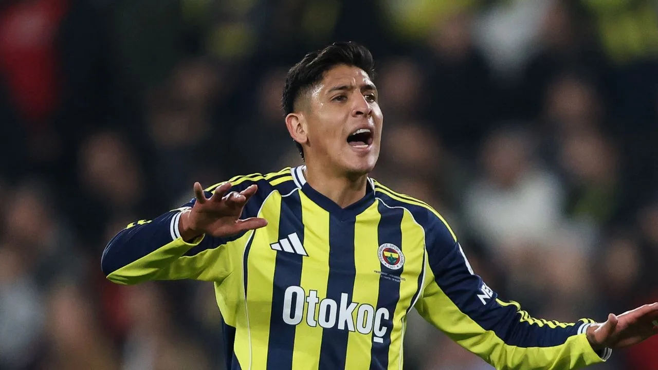Edson Álvarez es prioridad para un Campeón de Champions League: ¿Adiós al Fenerbahce? Edson Álvarez, jugador del Fenerbahce.