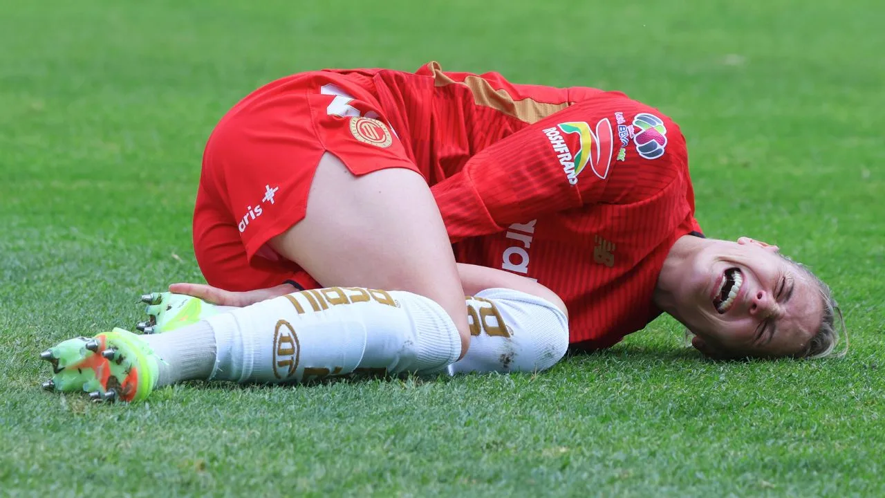 El estadio Cuauhtémoc cobra su primera víctima y Toluca paga las consecuencias.