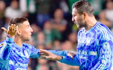 Después de una carrera intachable, Andre-Pierre Gignac recibió su primera tarjeta roja y causó revuelo en Tigres vs León.