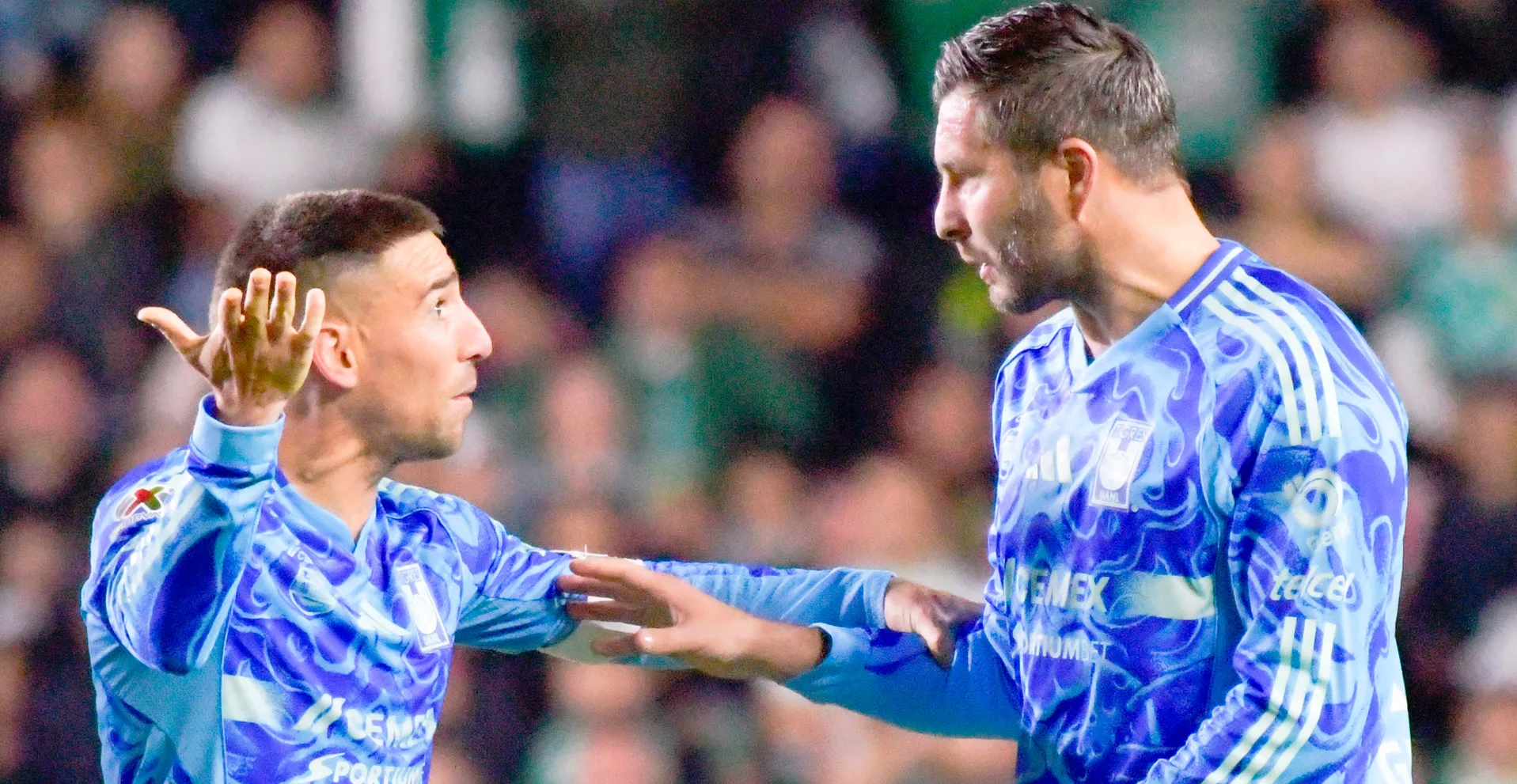 Después de una carrera intachable, Andre-Pierre Gignac recibió su primera tarjeta roja y causó revuelo en Tigres vs León.