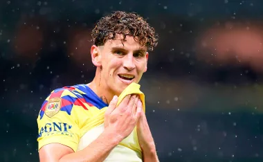 En una de las novelas del mercado de invierno, el América espera resolver la situación del defensa chileno y le costaría una millonada.En una de las novelas del mercado de invierno, el América espera resolver la situación del defensa chileno y le costaría una millonada.