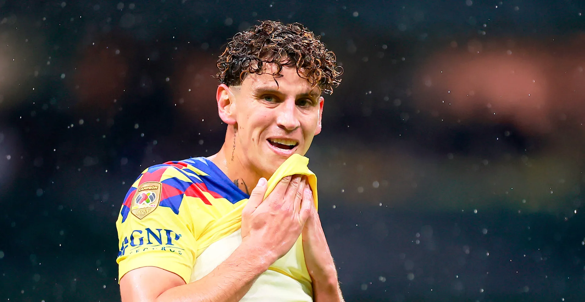 En una de las novelas del mercado de invierno, el América espera resolver la situación del defensa chileno y le costaría una millonada.