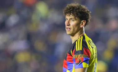 El mercado de fichajes del América no tiene grandes movimientos pero sí una salida importante con el zaguero chileno.