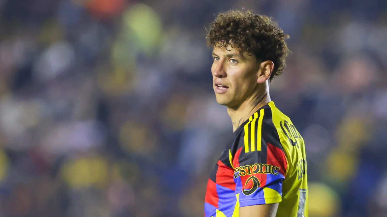 El mercado de fichajes del América no tiene grandes movimientos pero sí una salida importante con el zaguero chileno.