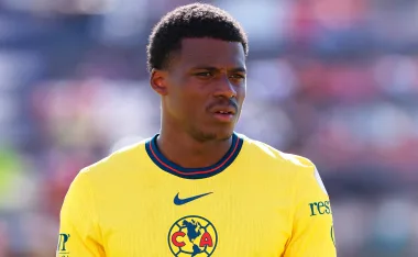 Después de un tiempo sin jugar, Javairo Dilrosun se despidió de las Águilas y ya tendría nuevo equipo para este 2026.