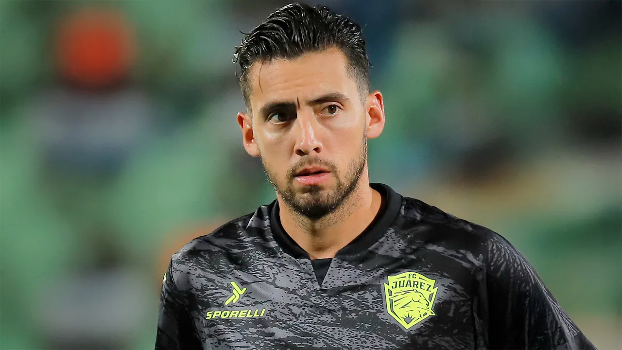 Con una extensa trayectoria en el fútbol nacional, se reveló que Javier Salas probará suerte en Sudamérica en 2026. 