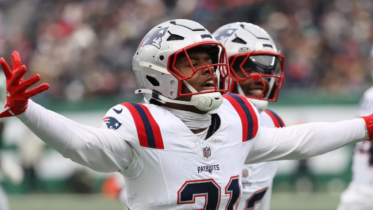 Jaylinn Hawkins, profundo de los New England Patriots.