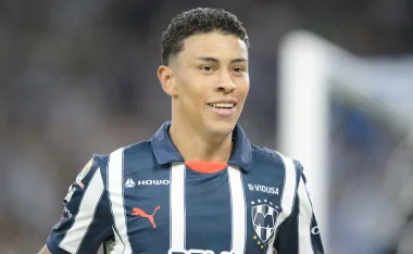 En un mercado de invierno con varios movimientos, se confirmó que Johan Rojas deja Monterrey y ficha por importante equipo.