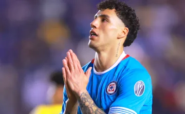 En las últimas horas se reveló que el conjunto europeo mejoró su oferta al Cruz Azul y los cementeros tomaron una decisión.
