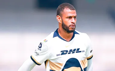 En el estreno del Clausura 2026, una equivocación le costó caro a Pumas y la afición no perdonó a José Caicedo.