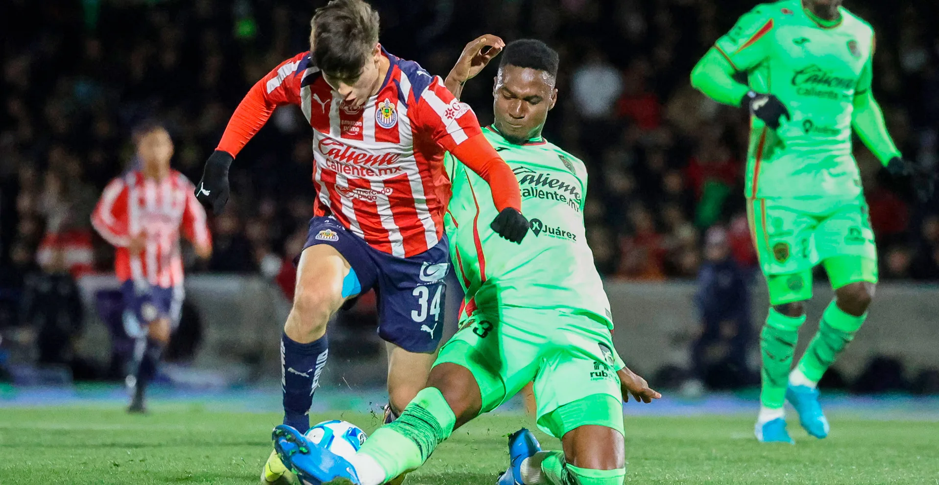 En un juego muy disputado, las Chivas estuvieron cerca de abrir el marcador pero desde el VAR le negaron esa posibilidad.