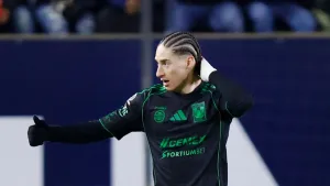 Marcelo Flores de Tigres y su celebración viral tras su doblete en la que casi termina lastimado